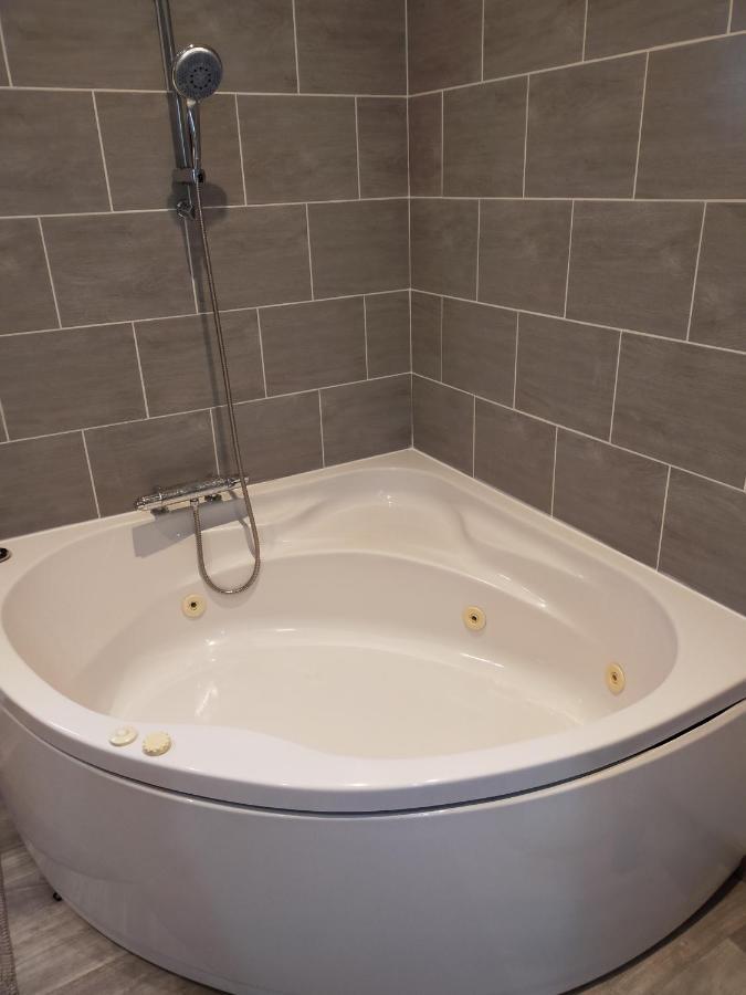 Logement Atypique Арл Екстериор снимка