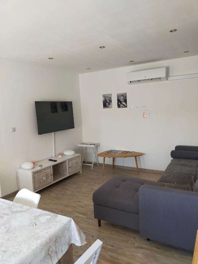 Logement Atypique Арл Екстериор снимка