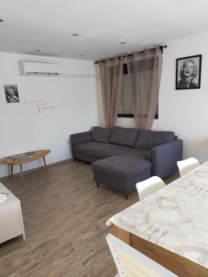 Logement Atypique Арл Екстериор снимка